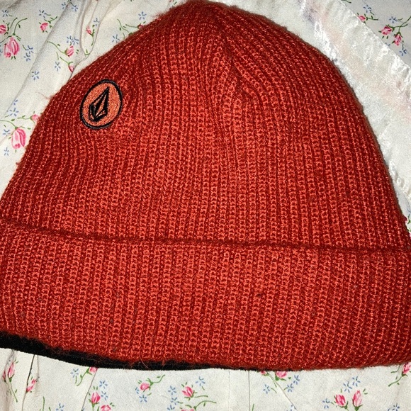 Volcom Other - Volcom beanie/ unisex/ great condition